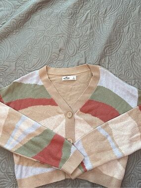 Hollister V-Neck Cropped Cardigan in Beige, Terracotta & Sage